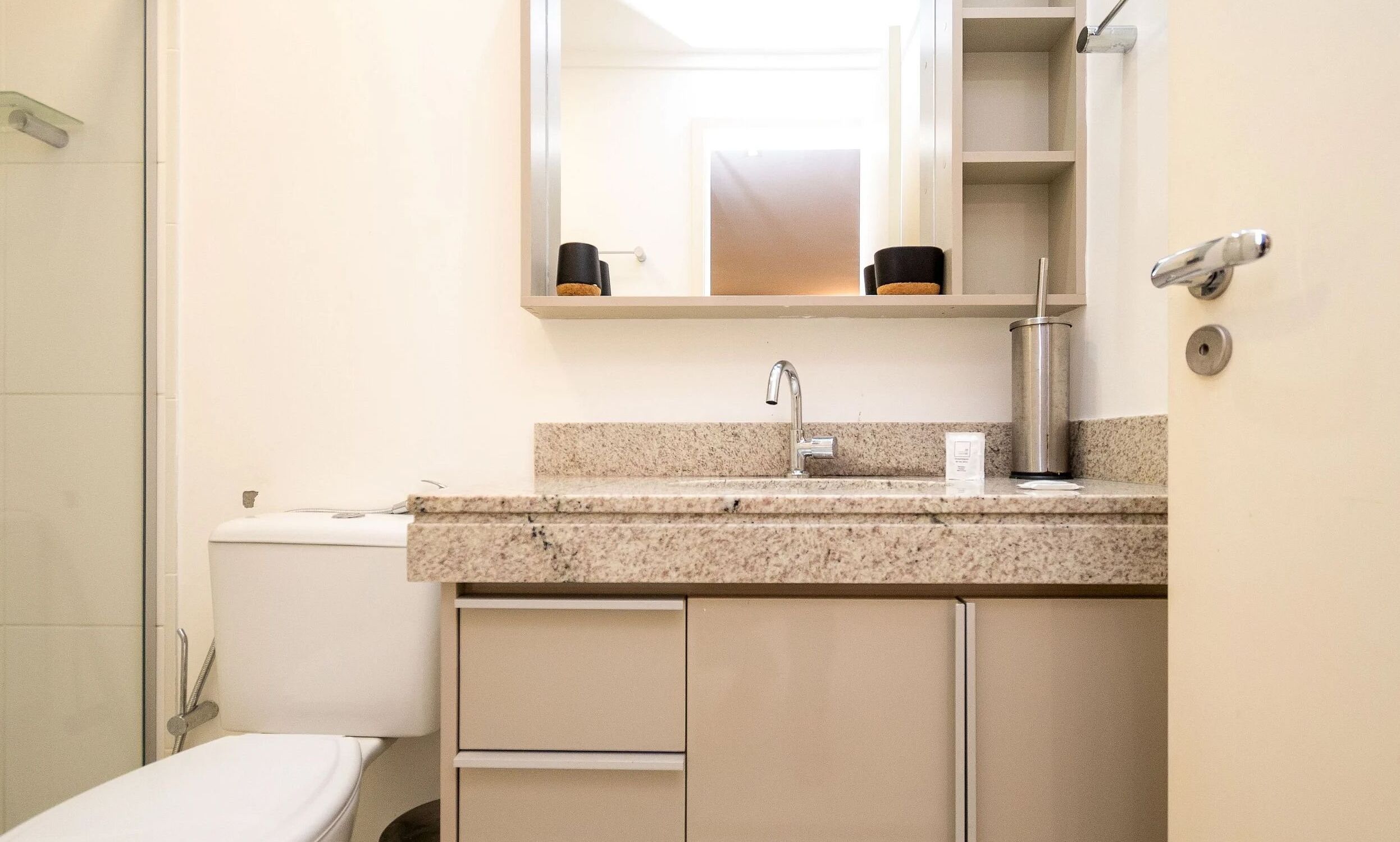 Basic Studio | Bathroom