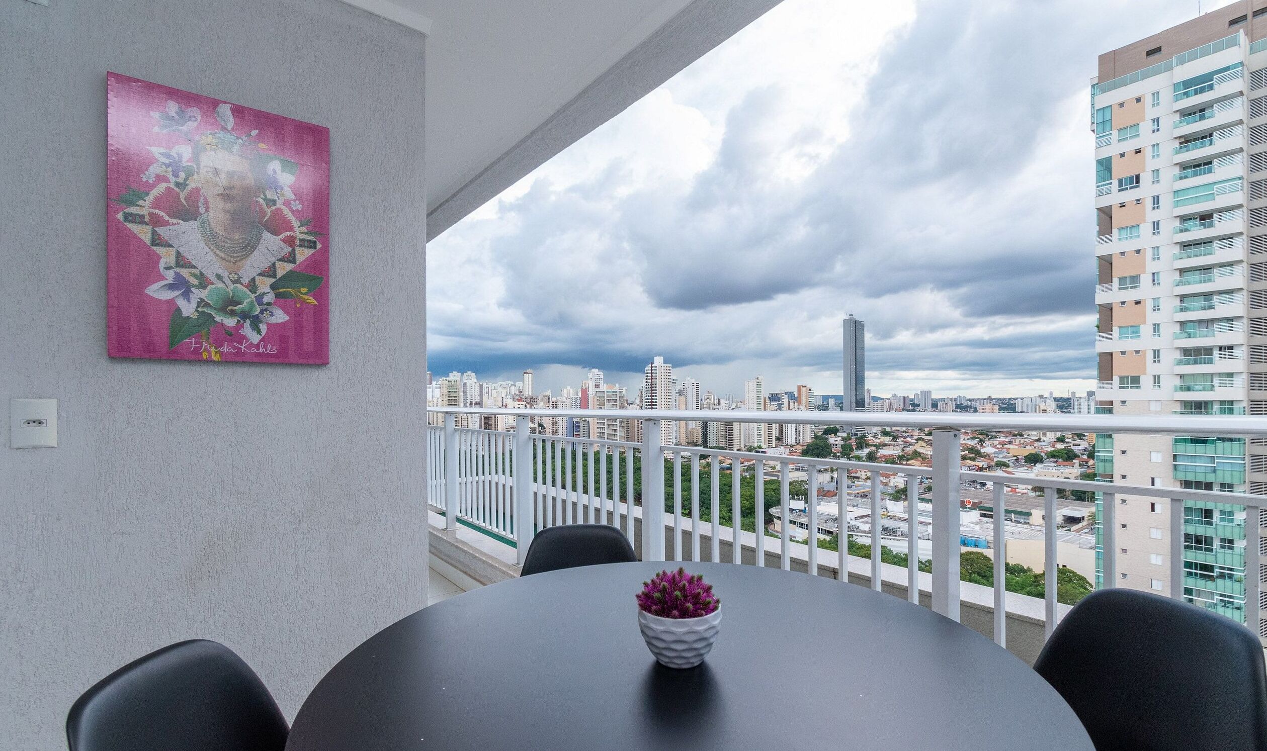Basic Apartment | Outdoor dining