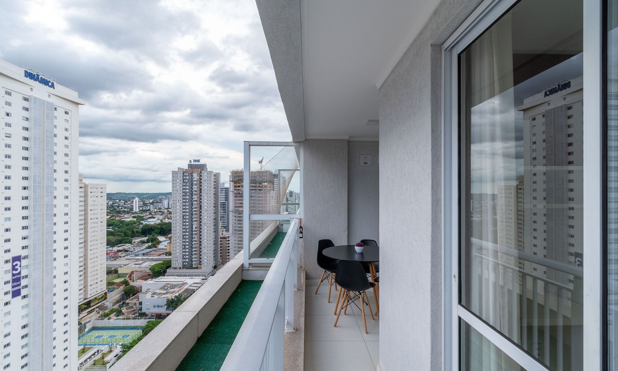 Basic Apartment | Outdoor dining