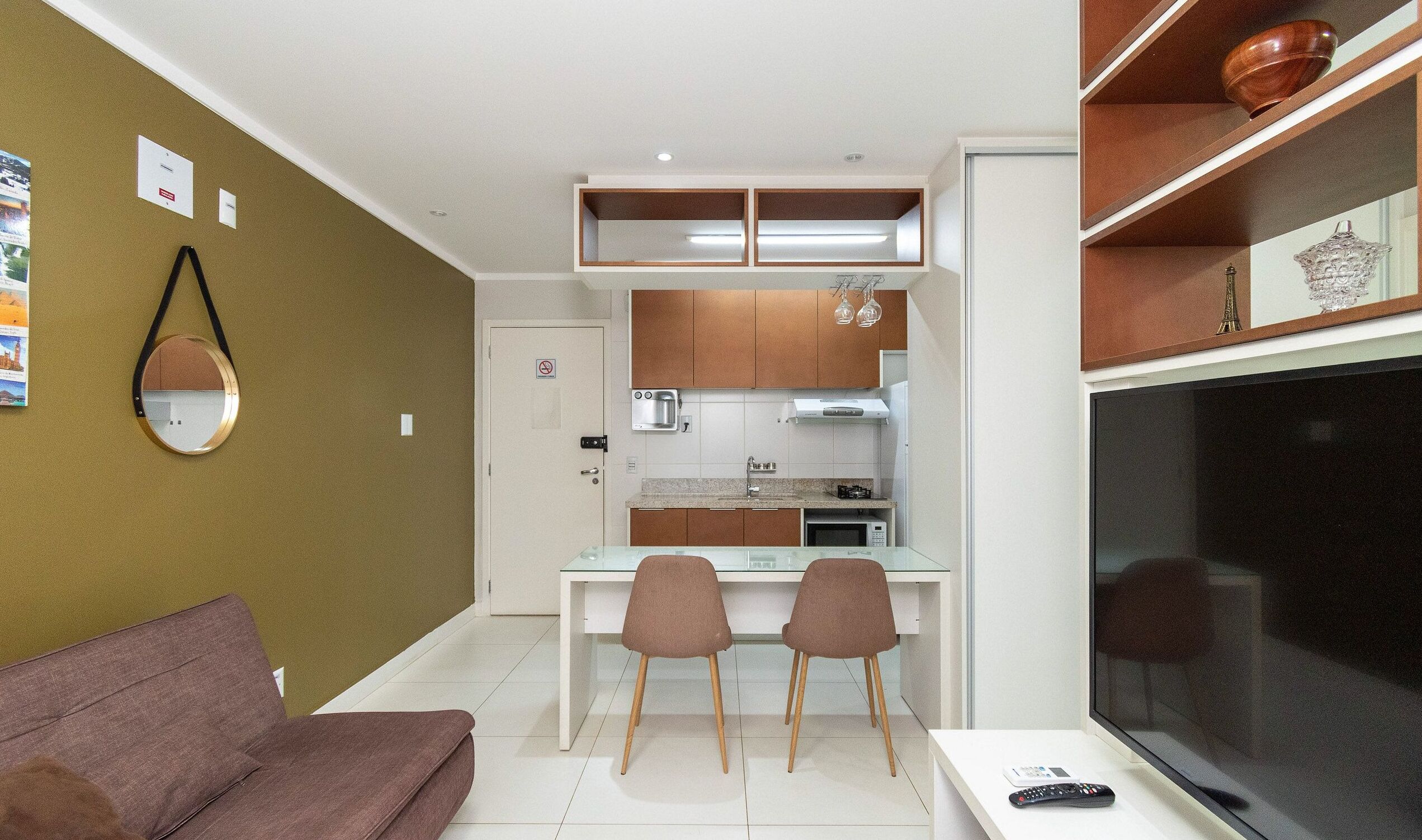 Apartament bàsic | Sala d'estar | Televisor de 40 polzades amb canals digitals 