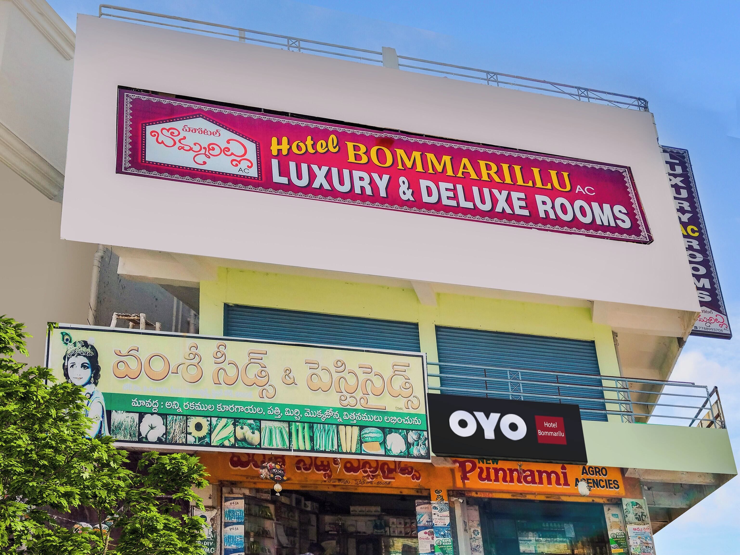 A hotel named Hotel Bommarillu offering luxury and deluxe rooms.