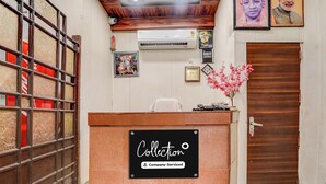A reception desk with a sign indicating a company-serviced collection point. - Collection O Tajganj West Gate (Agra)
