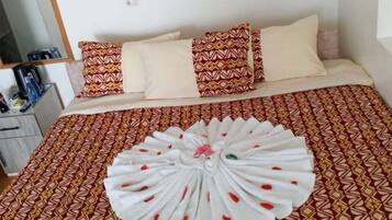 Standard Single Room | WiFi (free), individually decorated, individually furnished, bed sheets