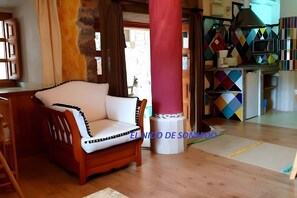 TV, fireplace - ‘Zentralclub La Osera’ Apartment: Mountain Views, Terrace & Shared Garden (Las Viñas)