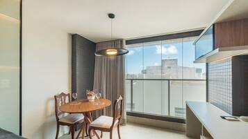 Basic Apartment | Dining