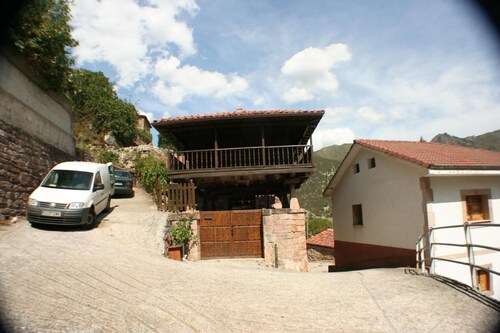 ‘El Nido De Somiedo’ Apartment with Mountain Views, Terrace, and Garden