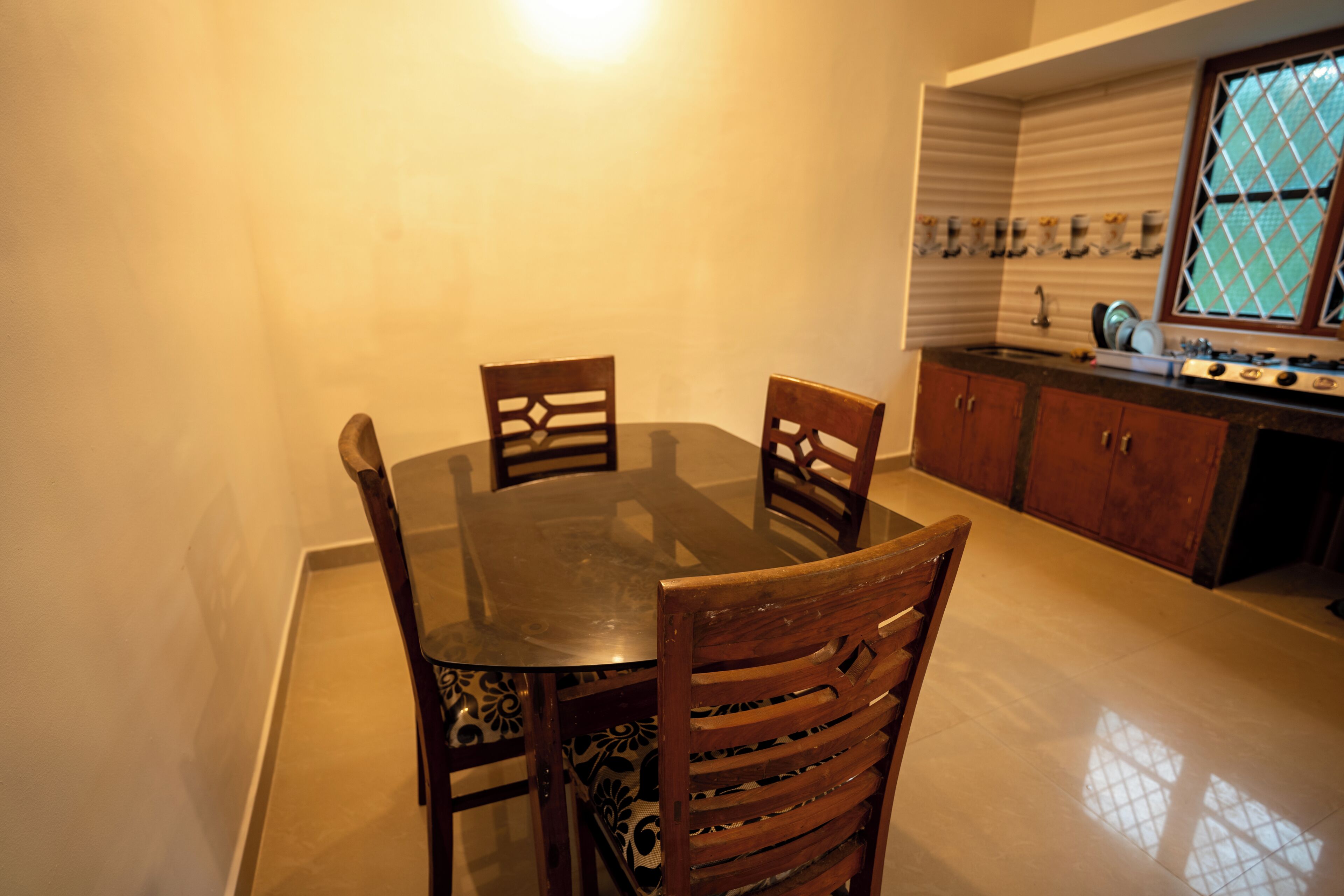 Desk, laptop workspace, WiFi (free)