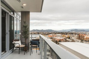 Unclassified image, 2 of 30, button - Luna Suite | Pet-Friendly 1BR (Kelowna)
