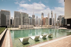 حمام سباحة