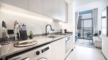 Coffee/tea maker, microwave, oven, stovetop