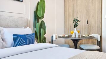 Desk, iron/ironing board, WiFi, bed sheets