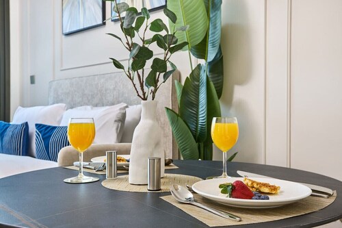 Chic Studio w/ Canal View – Business Bay