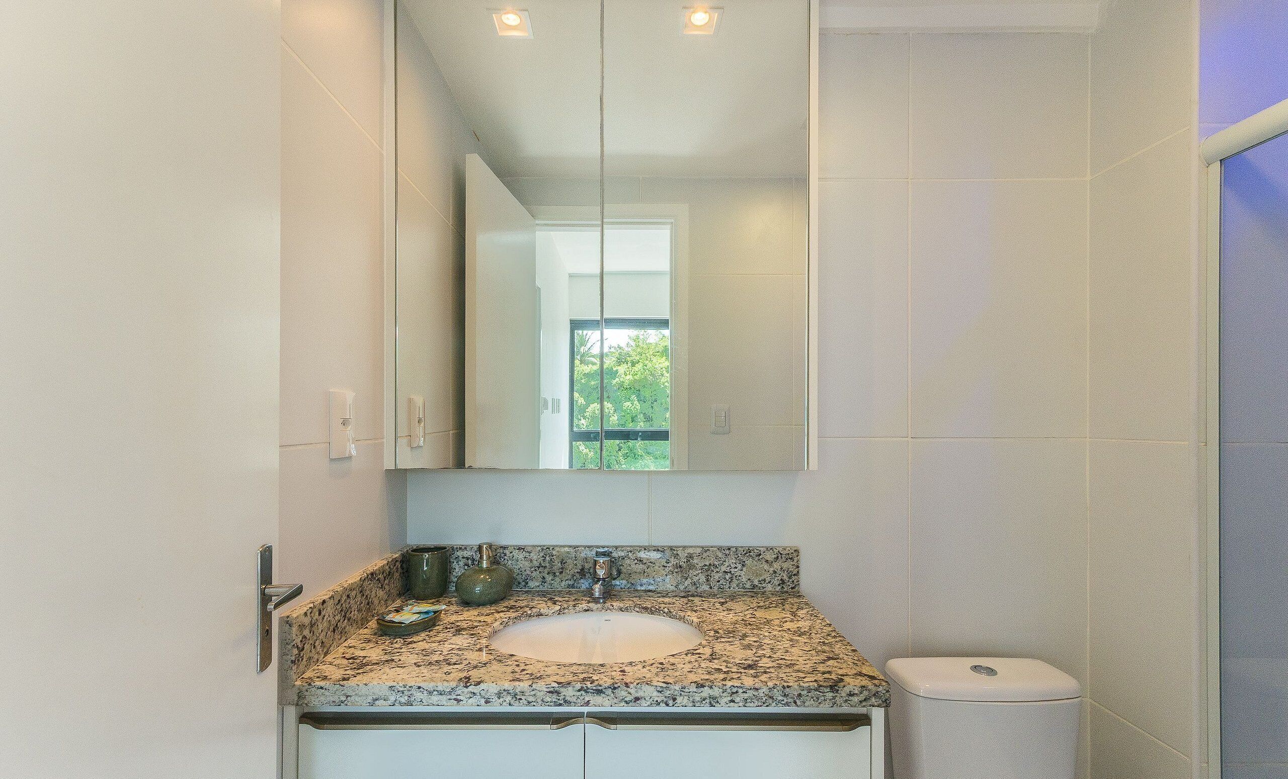 Basic Apartment | Bathroom