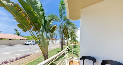 Ap in a Cond. w/ a Pool, 1 Block the Beach Kvi0103