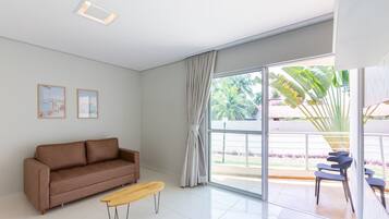 Apartamento básico | Zona de estar | Televisión de 40 pulgadas con canales digitales