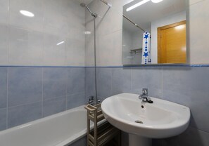 Bathroom - Vrbo Property (Valdoviño)