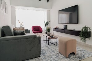 Living area - House G with Garage, 15 minutes from JMC Airport—all the comforts in one place. (Rionegro)