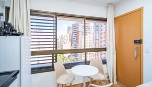 Studio Basic | Tempat makan