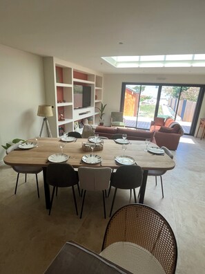 Dining - Gorgeous 5-bedroom house in charming Billiers perfect for families (Billiers)