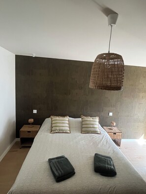 Room - Gorgeous 5-bedroom house in charming Billiers perfect for families (Billiers)