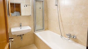 Apartment, Balcony, Mountain View | Bathroom