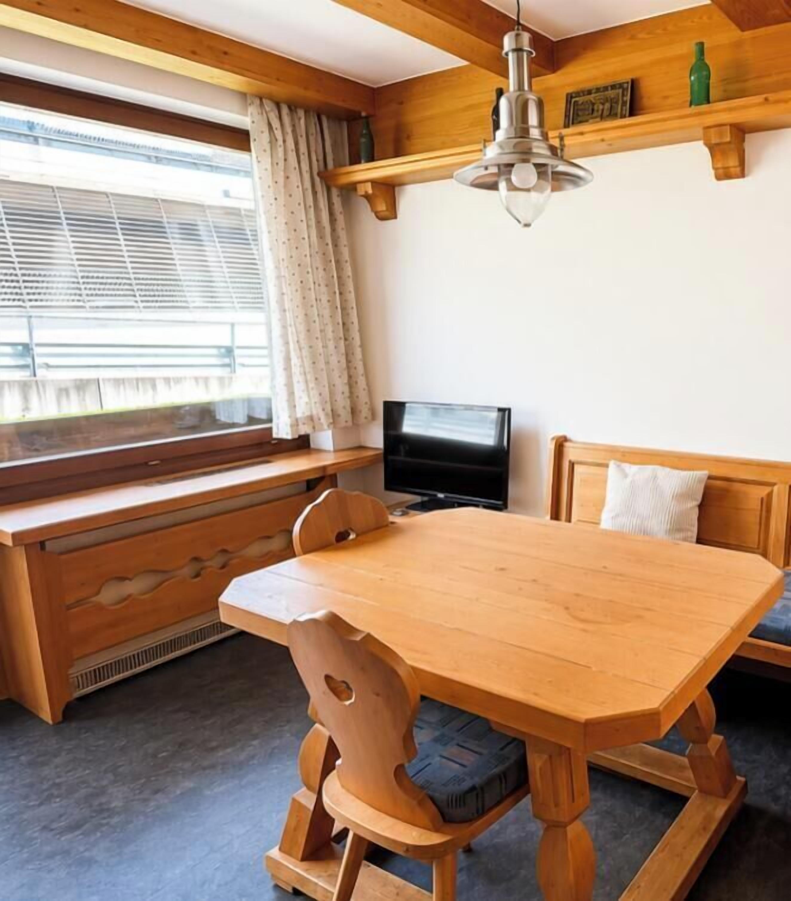 Apartamento, balcón, vistas a la montaña | Servicio de comidas en la habitación