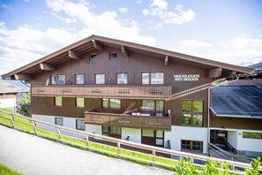 Apartamento, balcón, vistas a la montaña | Exterior