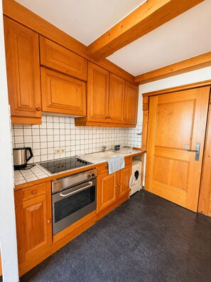 Apartamento, balcón, vistas a la montaña | Cocina privada