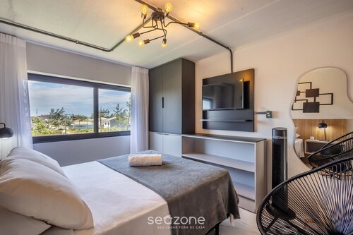 Loft w/ Balcony Steps From the Beach - Plo0009