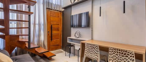 Departamento básico | Área de sala de estar | Televisión de 40 pulgadas con canales digitales