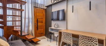 Loft w/ Balcony Steps From the Beach - Plo0009