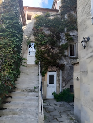 Exterior detail - La Demoiselle Guesthouse – Wi-Fi Included (Aignay-le-Duc)