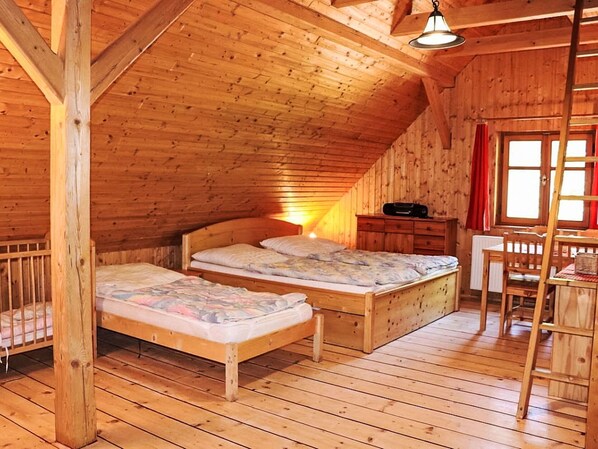 Travel cot, free WiFi