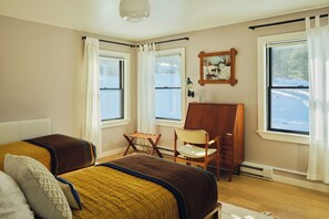 3 bedrooms, desk, iron/ironing board, WiFi