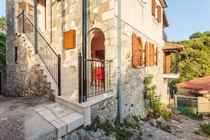 Unclassified image, 5 of 33, button - Stemnitsa Stone Residence - Cosy Mountain Escape (Gortynia)