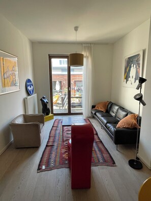 Living area - Quietly Located Artistic Apartment in Downtown Antwerp (Antwerpen)