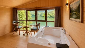 Double Room, Balcony, Lake View | Interior