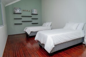 5 Schlafzimmer, Bügeleisen/Bügelbrett, WLAN, Bettwäsche