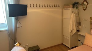 Chambre Refuge ( Rückzugsort ) | Coffre-fort, fer et planche à repasser, accès au Wi-Fi (inclus)
