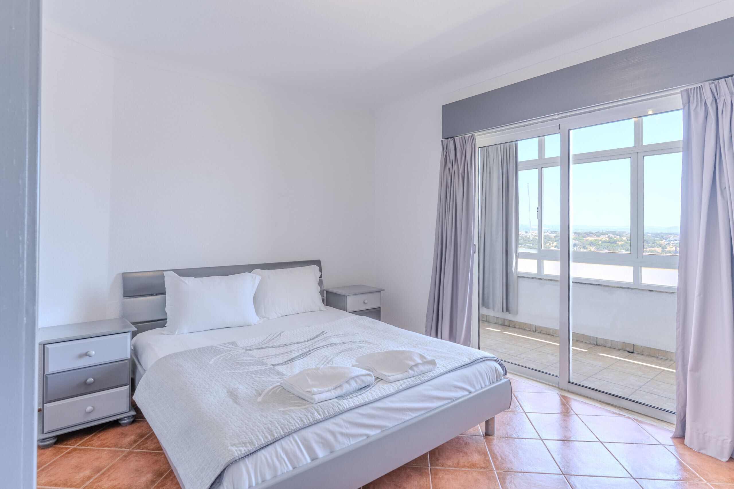 Iron/ironing board, WiFi (free), bed sheets