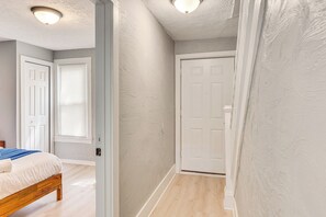 Interior - Walk to University of Akron! Game Day Getaway (Akron)