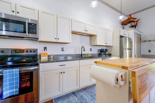 Near Bates & Bowdoin Colleges + Local Nature Park!