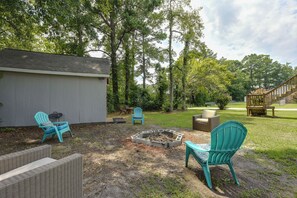 Unclassified image, 3 of 24, button - 16 Mi to Dtwn Charleston! Backyard Retreat w/ Deck (North Charleston)
