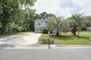 Unclassified image, 4 of 24, button - 16 Mi to Dtwn Charleston! Backyard Retreat w/ Deck (North Charleston)