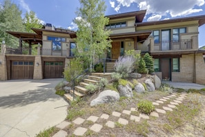 House (4 Bedrooms) | Front of property