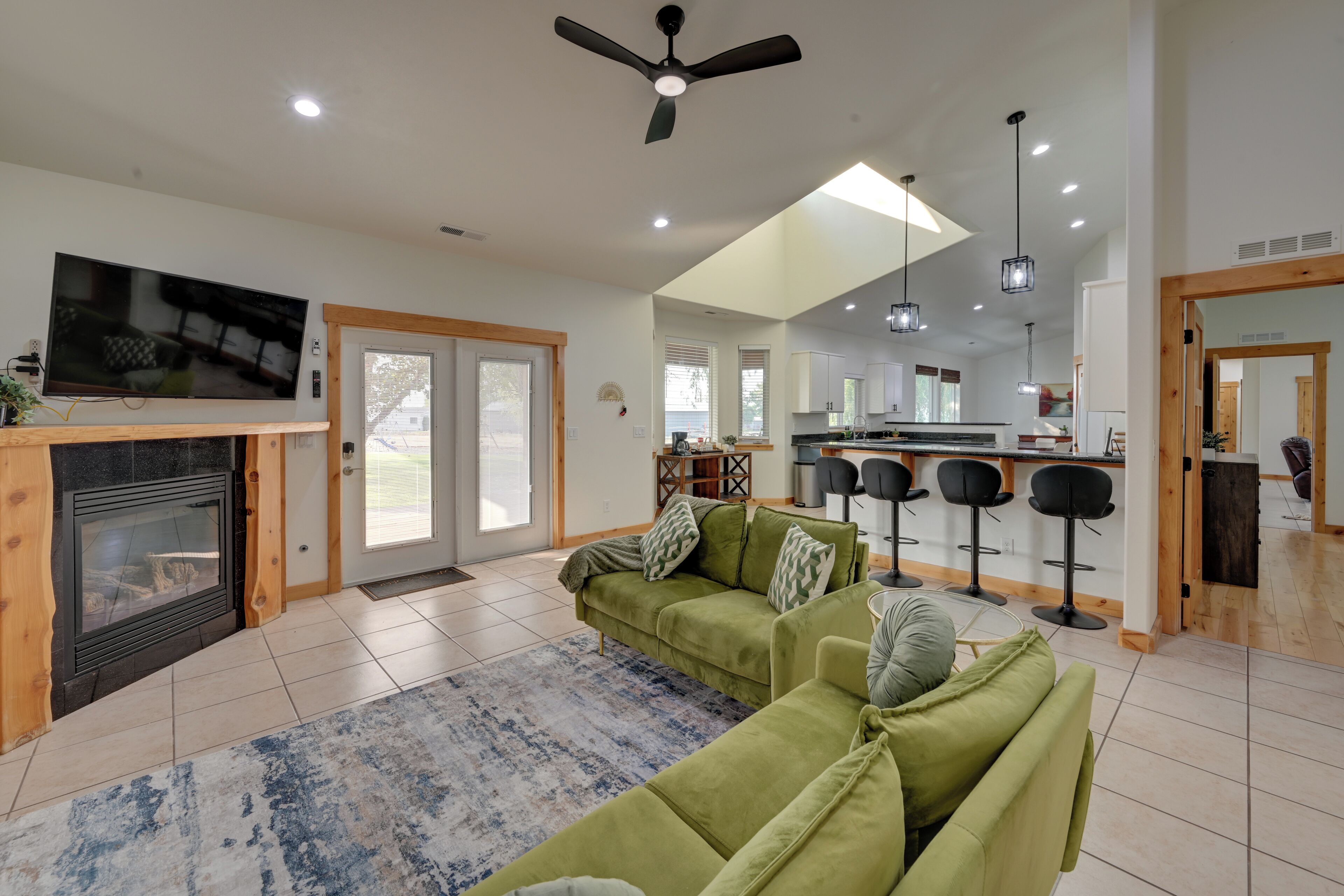House (3 Bedrooms) | Interior