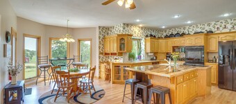 Studio Suite & Country Views! Sibley Group Retreat