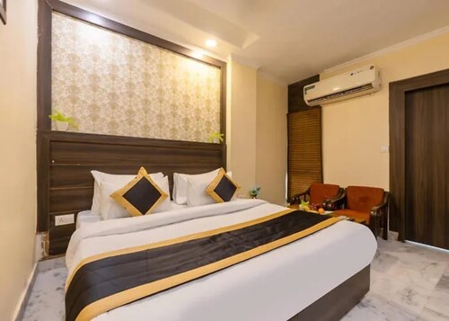 Roomshala Hotel Dharam Villa 