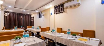Roomshala Hotel Dharam Villa