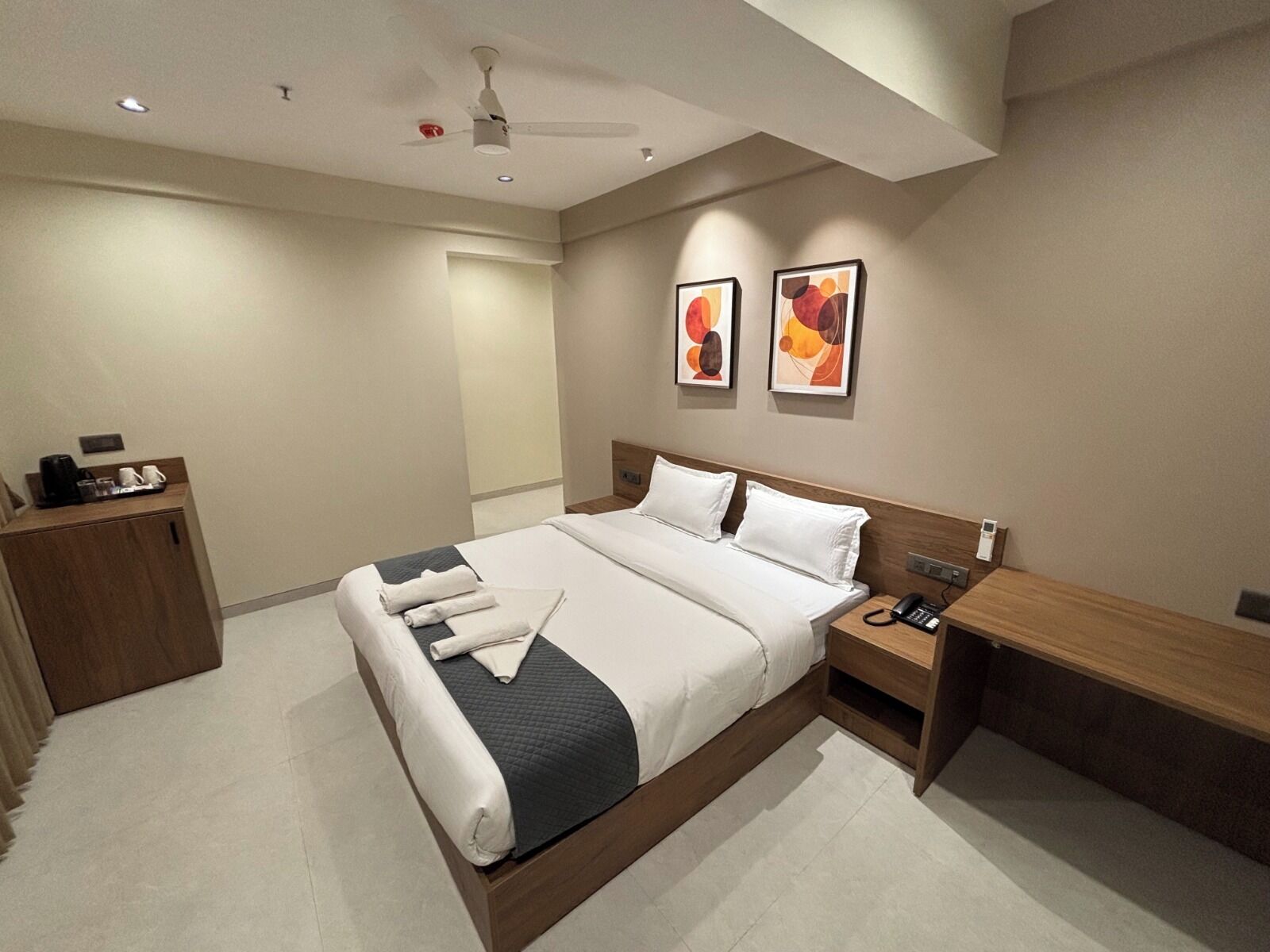 Comfort Room | Premium bedding, memory foam beds, minibar, desk